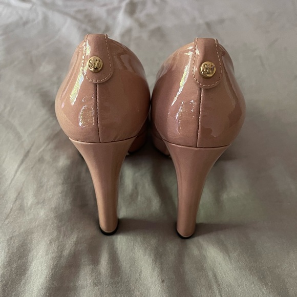 Size 8 Stuart Weitzman heels - Picture 3 of 8